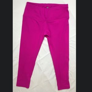 YogaliciousFuchsia cropped yoga leggings with criss crossed detail on the bottom